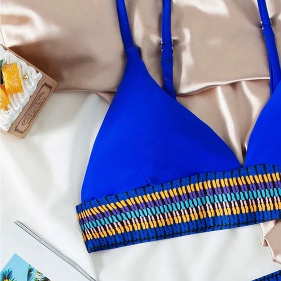 Vibrant blue triangle bikini with cute detailing - Picture 3 of 6